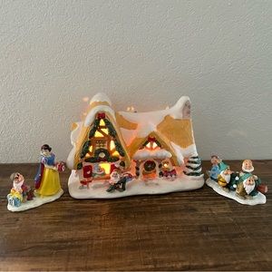 2004 Disney Snow White Christmas village